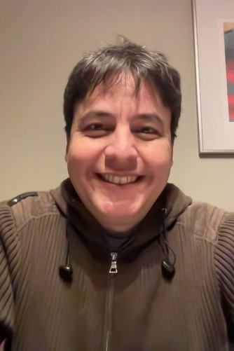 A headshot of Rodrigo Yáñez smiling